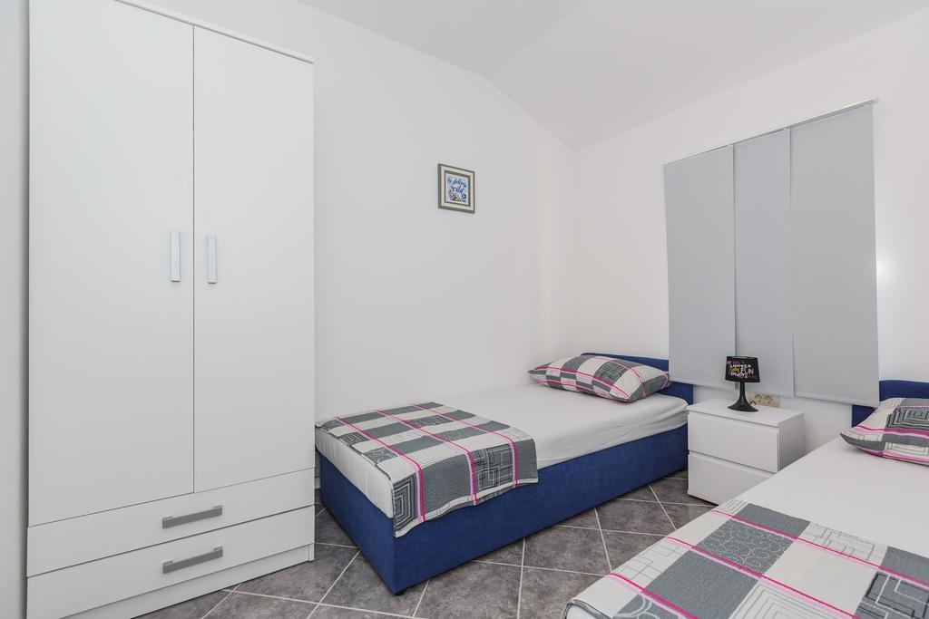 Apartments Viljac Trogir Quarto foto