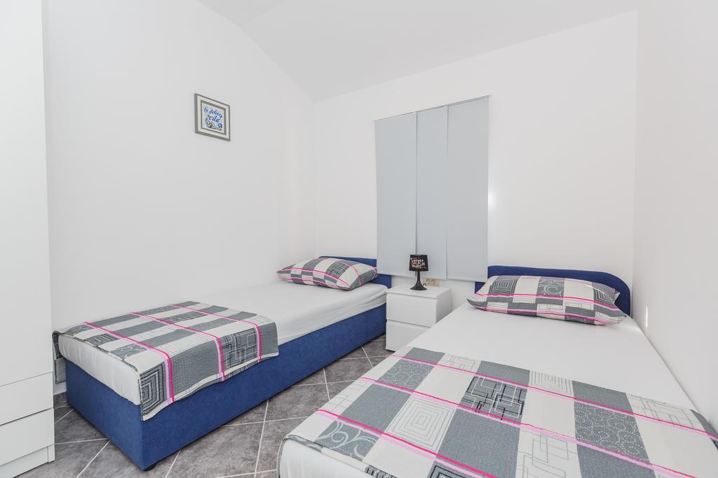 Apartments Viljac Trogir Quarto foto