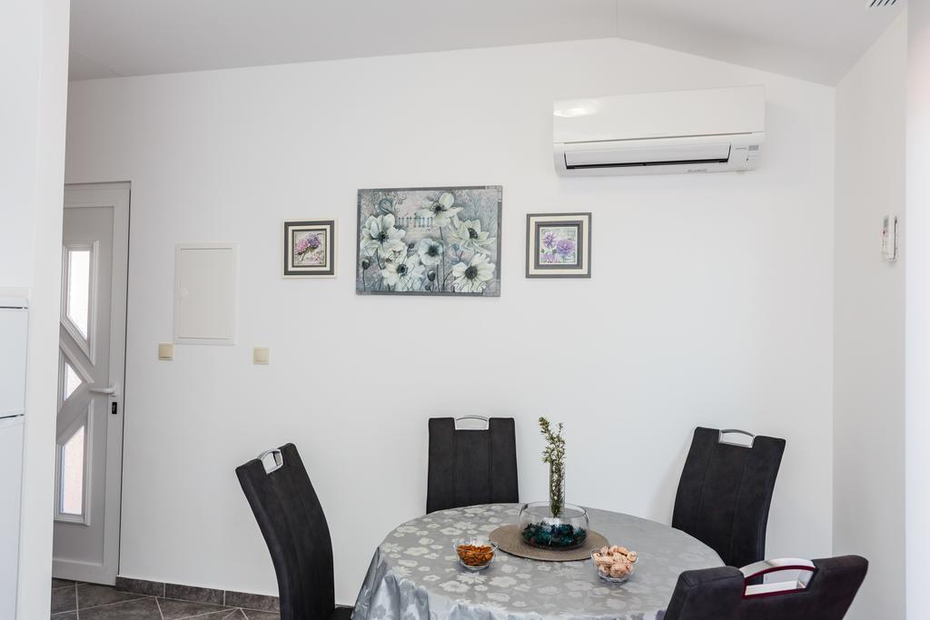 Apartments Viljac Trogir Quarto foto