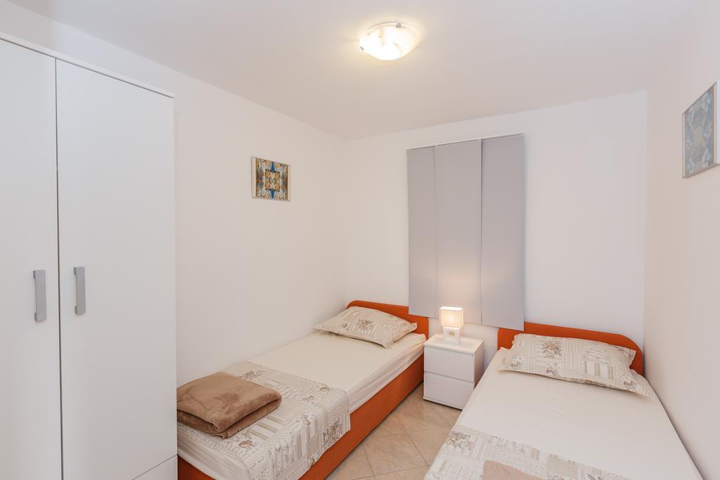 Apartments Viljac Trogir Quarto foto
