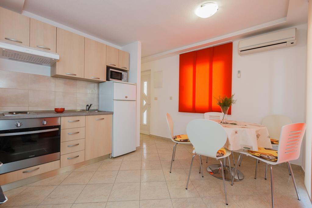 Apartments Viljac Trogir Quarto foto